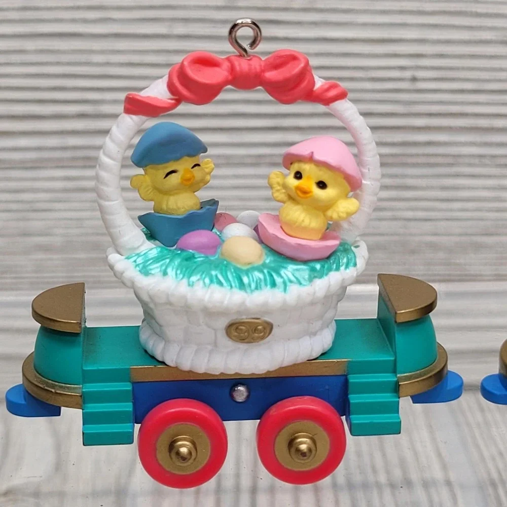 5 Hallmark Cottontail Express Easter Train Ornament 1996 2000 Bunny Chick Egg
